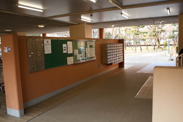 美浜東エステート 6号棟アプローチ